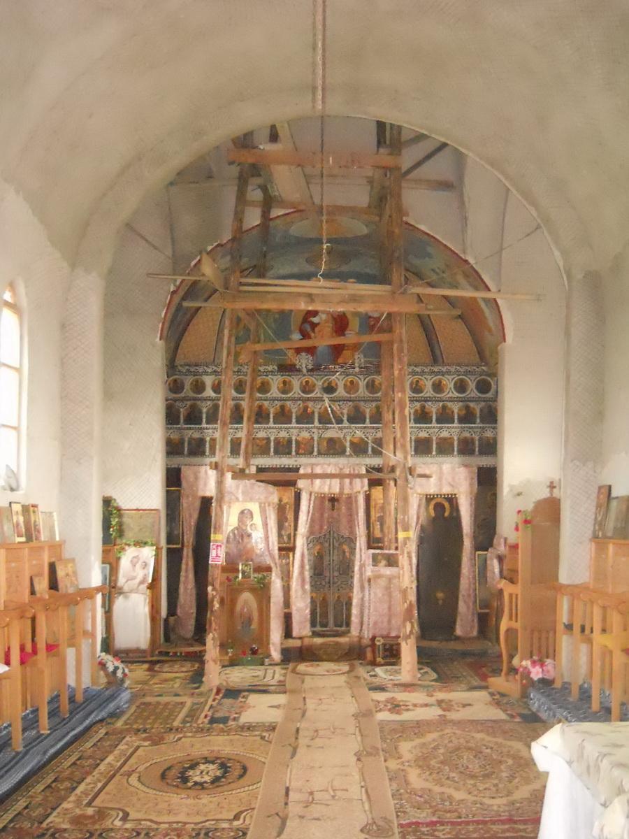 Interiorul bisericii