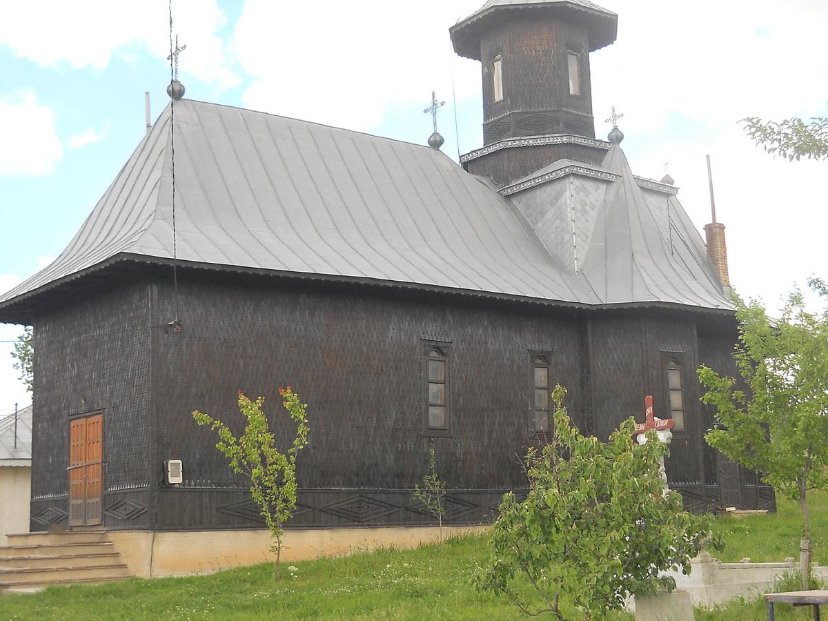 Exteriorul bisericii